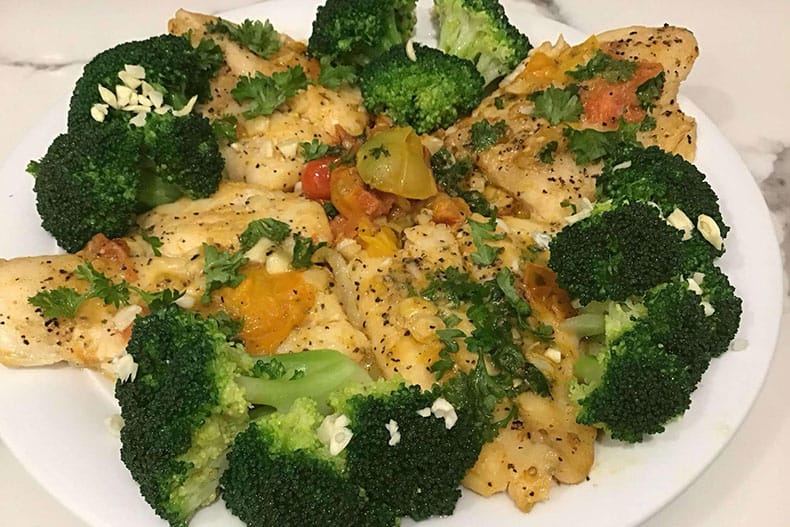 Pangasius fillet with tomatoes and broccoli