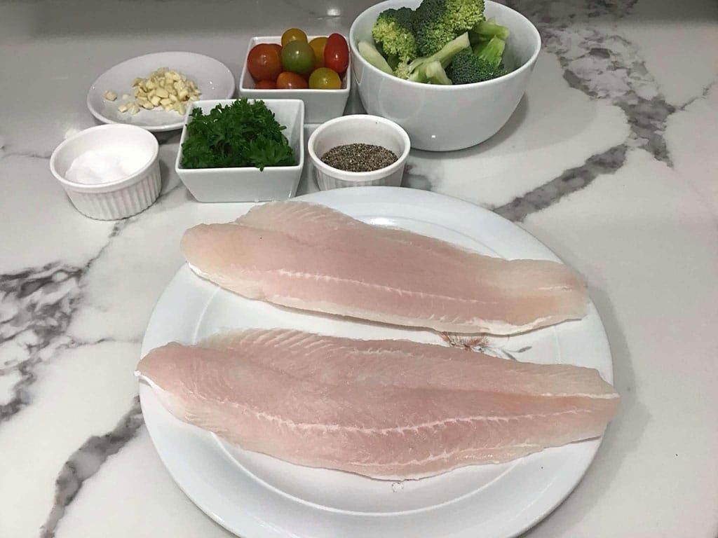 Pangasius fillet with tomatoes and broccoli